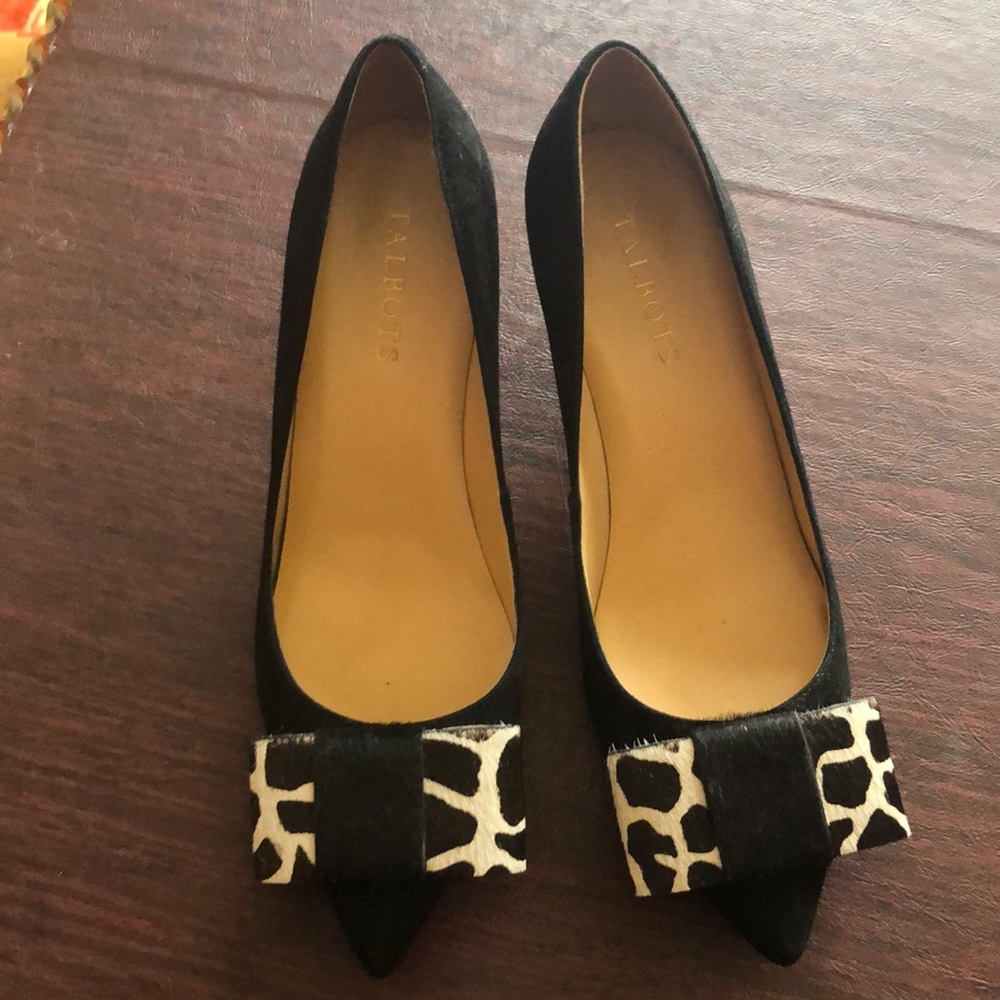 Talbots black suede pumps ;7 medium.